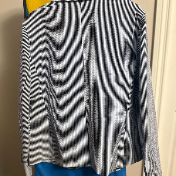 Like New Anne Klein Seersucker Blazer - Picture 5 of 10